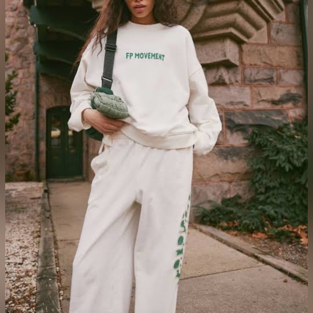 ▪️NWT Free People All Star Embroidered Logo Sweatshirt